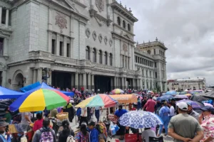 Huelga del STEG deja sin clases a 300 mil estudiantes del sector público desde hace 22 días