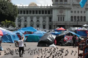 Mineduc analiza extender el ciclo escolar en escuelas que suspendieron clases