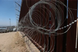 Cárteles redirigen rutas de migrantes y droga hacia el mar y túneles por refuerzo fronterizo de EE. UU.