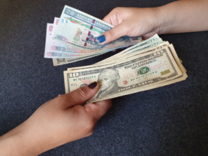 El impuesto a las remesas desde EE. UU. y los tres escenarios que planteó el Banguat para Guatemala