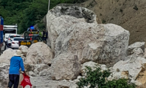 Derrumbe de grandes proporciones impide el paso en el km 61 de la ruta al Atlántico  