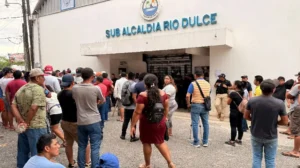 Sin embargo, al concluir la reunión, representantes de las 54 comunidades del Cerro 1019, de la Sierra Santa Cruz de Río Dulce, Lívingston, manifestaron haber recibido una resolución favorable a sus peticiones de cancelar dichos permisos. Además, indicaron que continuarán con las mesas técnicas en el Congreso de la República.