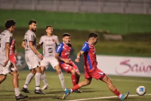 Xelajú MC golea al Águila y da un paso firme hacia los cuartos de la Copa Centroamericana