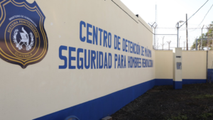 Diez cárceles albergan al 72.6% de la población reclusa en Guatemala