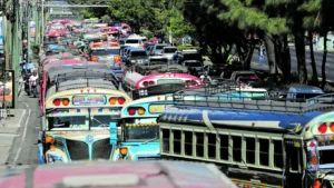 Sectores advierten que normas para buses antiguos ponen en riesgo la vida de los usuarios
