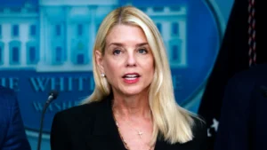 Fiscal general de EE. UU. afirma que Venezuela paga puente aéreo para traficar drogas sobre Guatemala