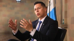 Viceministro de Seguridad José Rolando Portillo denuncia a funcionarios del Mingob en medio de crisis carcelaria