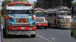 Transportistas extraurbanos analizan incremento a las tarifas del pasaje por deterioro de carreteras