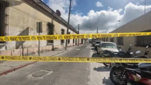 EN VIVO | Continúan cierres viales cerca de estaciones policiales y sube a 10 cifra de agentes fallecidos