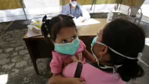 Supergripe” bajo vigilancia: Salud alerta por retorno a clases y turistas