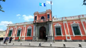 Rectores y decanos eligen en privado a sus representantes para la Postuladora del TSE