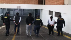 PNC captura a padres e hijo acusados de lavado de dinero