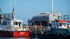 Falta de transporte y apagones: Qué sucede en Cuba y por qué atraviesa una crisis energética