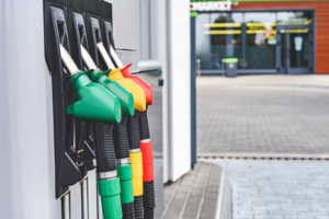 Alza en precios de combustibles al consumidor superan aumentos en importaciones