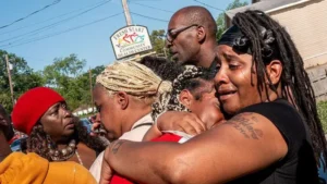 Quiénes son las víctimas y otras preguntas sobre el tiroteo en que un exsoldado mató a sus 7 hijos y a otro niño en EE.UU.